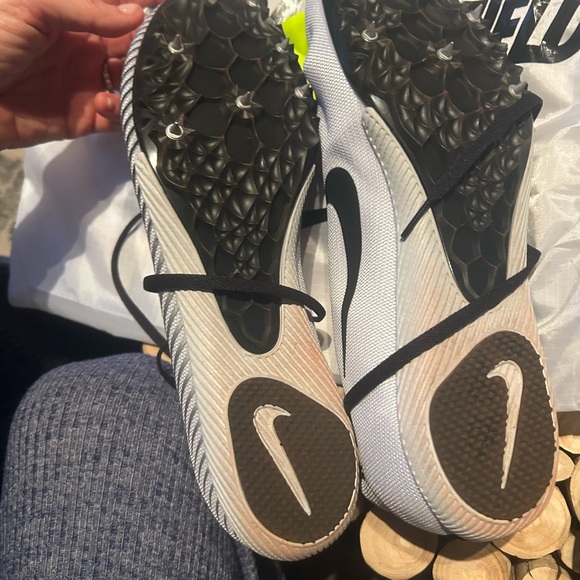 Nike Air Zoom Rival M 9 Spikes in Pure Platinum and Black - Picture 8 of 11